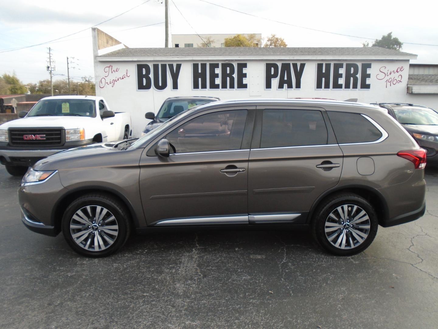 2019 Mitsubishi Outlander (JA4AD3A33KZ) , located at 6112 N Florida Avenue, Tampa, FL, 33604, (888) 521-5131, 27.954929, -82.459534 - Photo#0